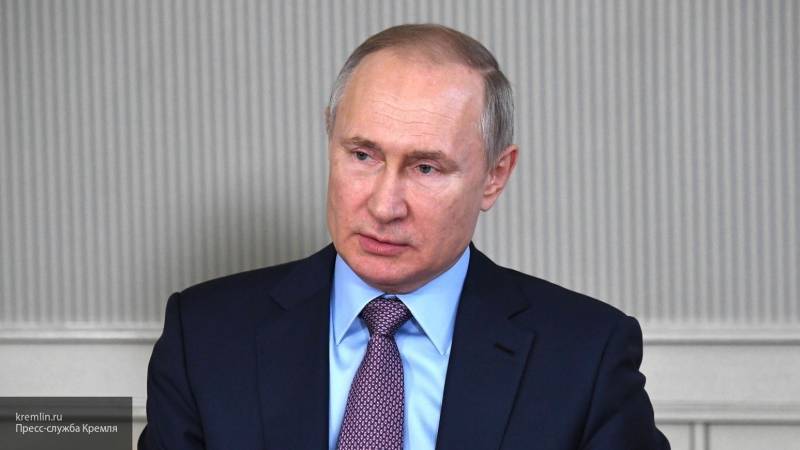Путин подал в Госдуму законопроект о наказании за осквернение обелисков воинской славы