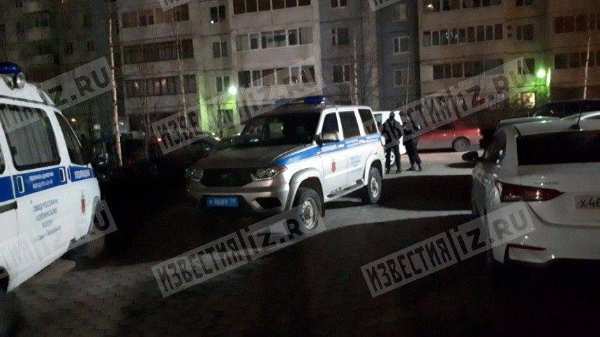 Видео с места, где обнаружили тело подростка в одном из домов Петербурга