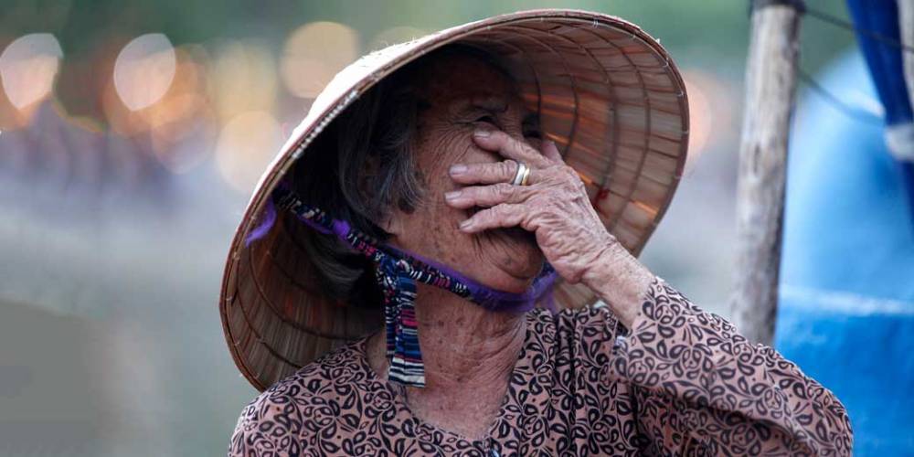Бесстрашные женщины-саперы занимаются разминированием во Вьетнаме