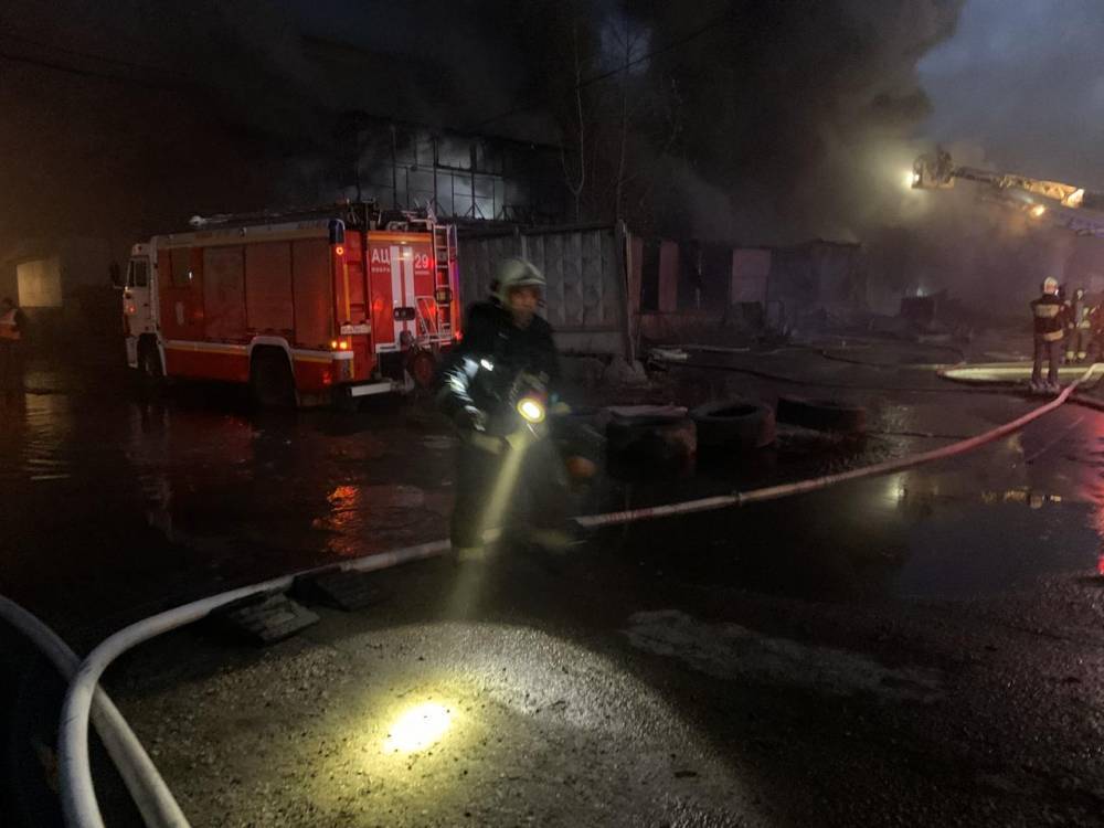 Восемь квартир загорелись в жилом доме в Удмуртии, один ребенок погиб