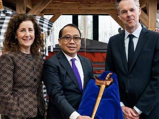 Нидерланды вернули кинжал индонезийского принца спустя 45 лет