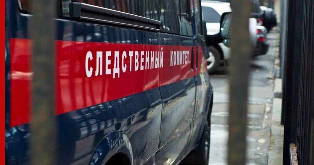 В Петербурге в подъезде дома обнаружили убитым подростка