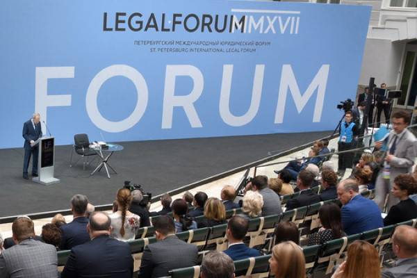 Юридический форум в Петербурге, несмотря на коронавирус, ставит рекорд по участникам