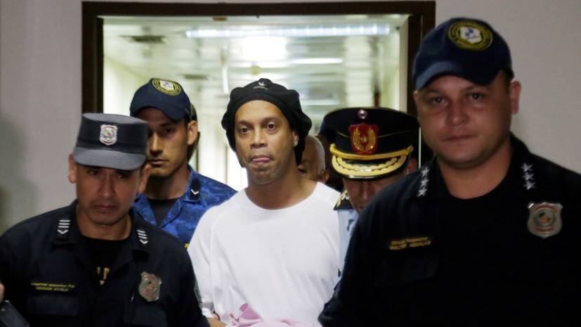 Суд продлил срок ареста Роналдиньо до 6 месяцев