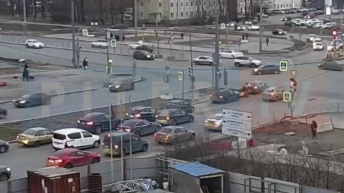 Стало известно, как произошло ДТП с пострадавшим на перекрестке Сизова и Богатырского