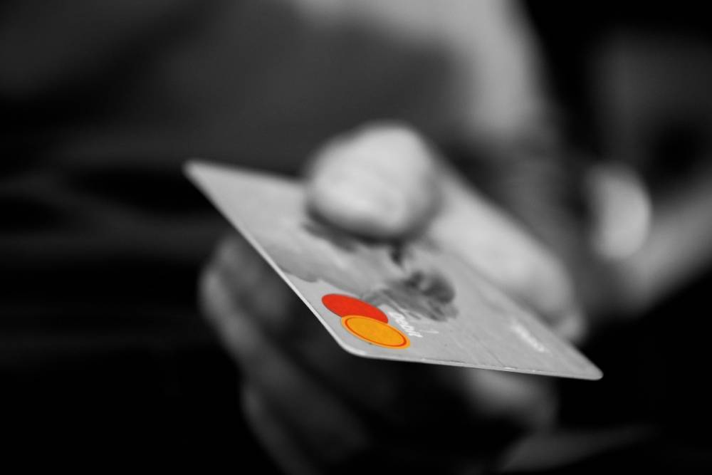 Специалисты рассказали о простых способах защиты банковских карт от мошенников