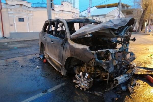 В Екатеринбурге произошло ДТП с двумя погибшими: пассажир не смогла выбраться из горящего авто