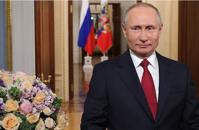 «Вы самые лучшие»: Владимир Путин поздравил россиянок с 8 Марта