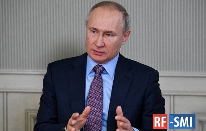 «Счастья, здоровья, любви и радости» - Владимир Путин поздравил российских женщин