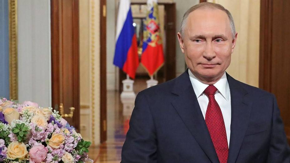 "Самые лучшие в мире": Путин поздравил российских женщин с 8 марта