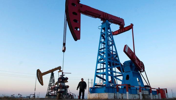 Bloomberg: Эр-Рияд грозит ростом добычи нефти, чтобы вернуть Россию за стол переговоров