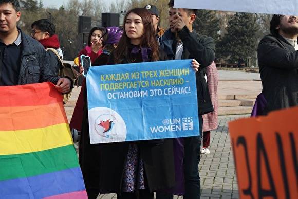 В Киргизии избили и задержали участниц марша за женские права