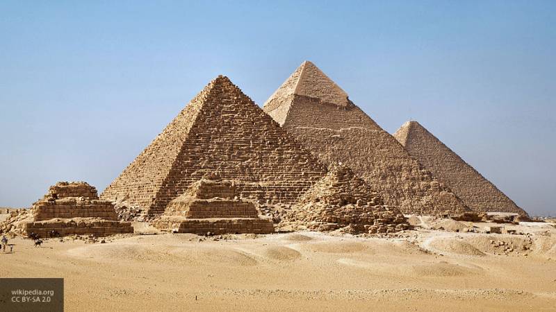 Египтянин разбился насмерть, упав с пирамиды Хефрена в Гизе