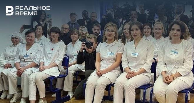 Глава Минздрава России наградил врачей, обеспечивавших карантин по коронавирусу в Казани