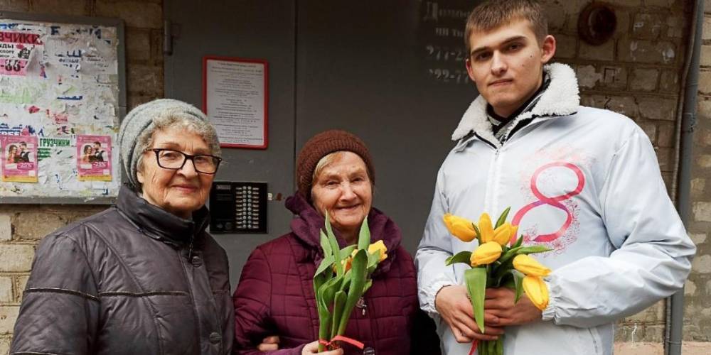 8 марта шагает по стране: в России стартовала традиционная акция "Вам, любимые!"
