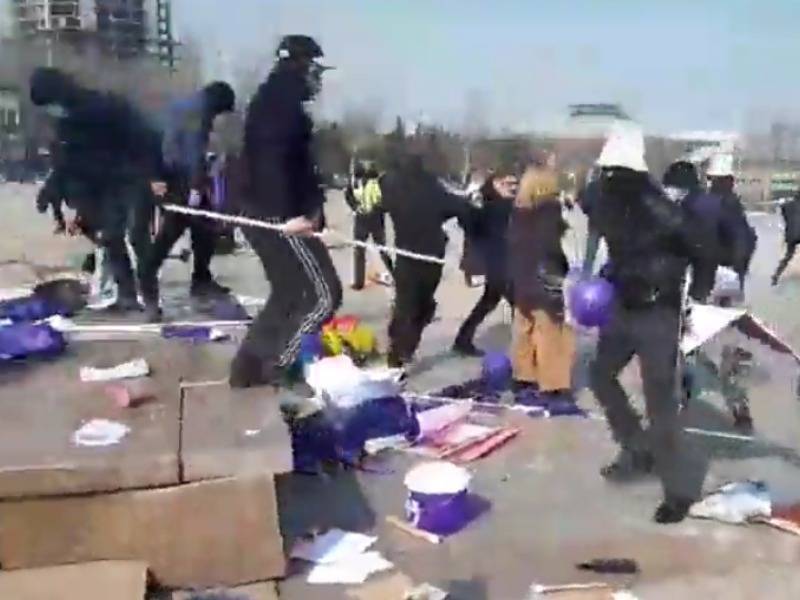 Депутат назвала "ожидаемым" нападение на марш за права женщин в Бишкеке