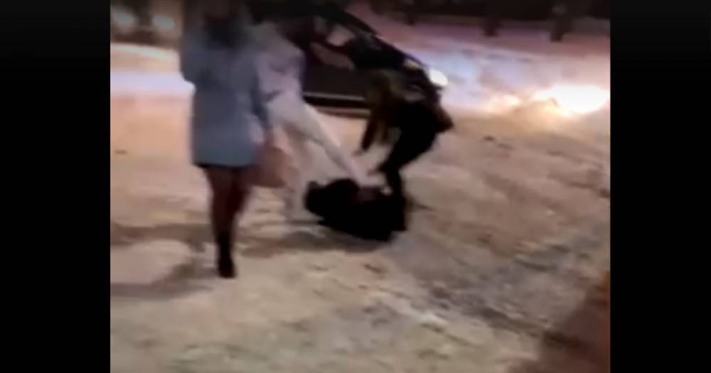 Видео: девушки Мурманска устроили жестокую драку накануне 8 Марта