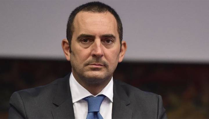 Габриэле Гравина - Министр спорта Италии призвал остановить футбольный чемпионат из-за коронавируса - vesti.ru - Италия