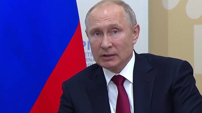 Путин объяснил необходимость ограничить число президентских сроков