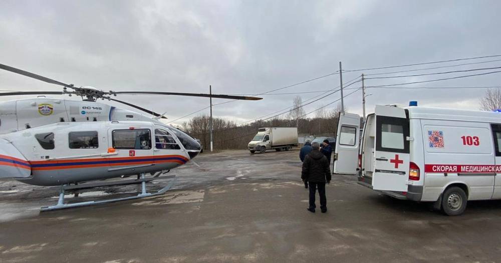 Фото: вертолет эвакуирует водителя такси, пострадавшего в ДТП в Москве