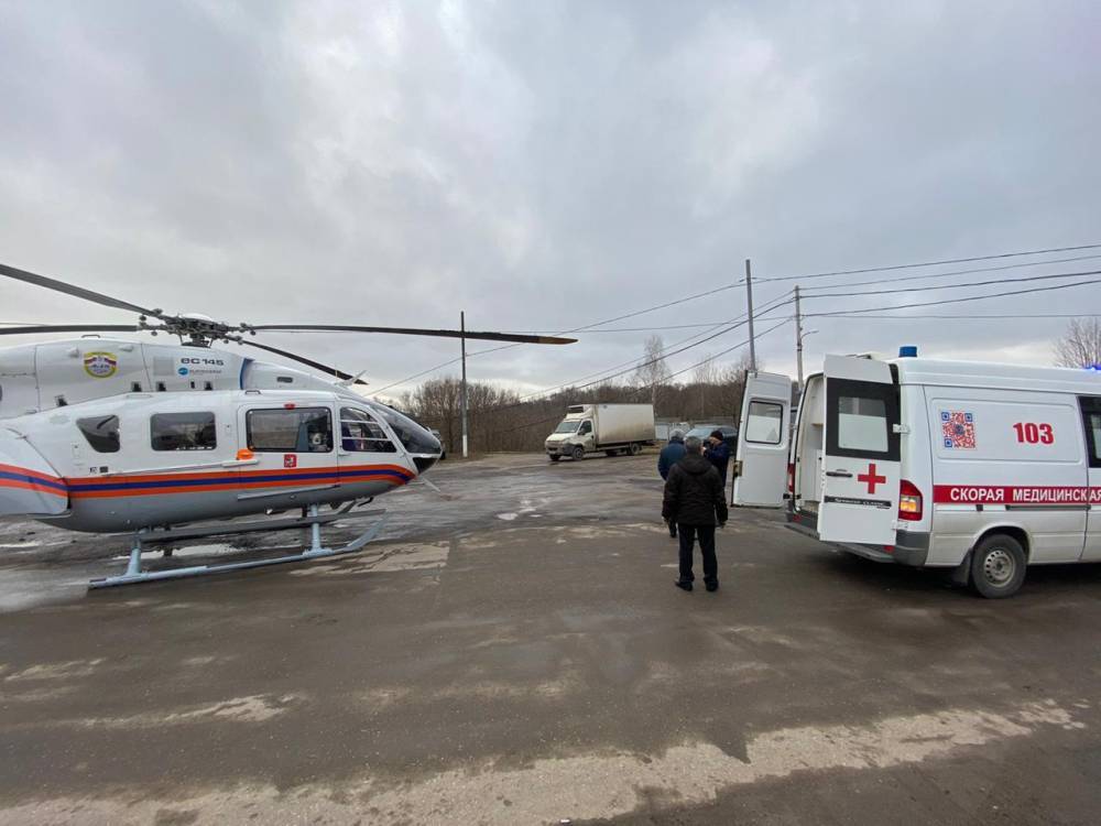 Вертолет эвакуировал пострадавшего в ДТП на юге Москвы водителя такси