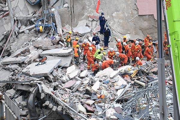 Десять человек погибли в результате обрушения отеля в восточном Китае