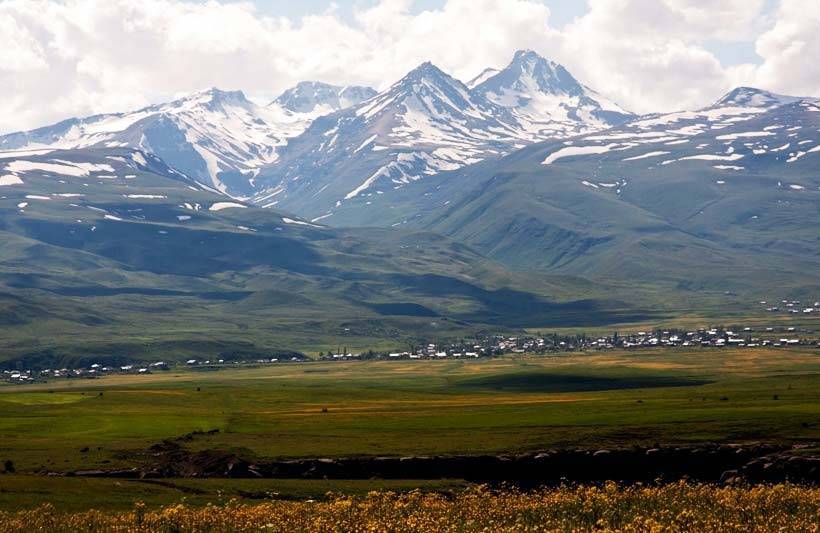 Два польских туриста застряли на высочайшей горе Армении
