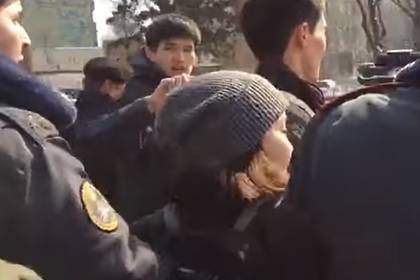 Участниц женского марша против насилия избили и задержали