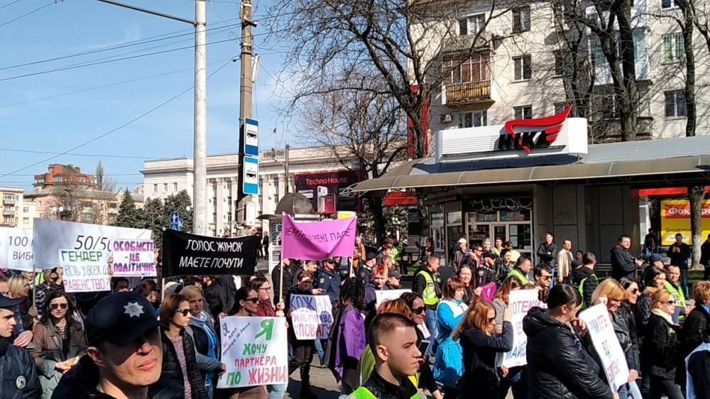 Националисты пытались сорвать марши за права женщин в украинских мегаполисах