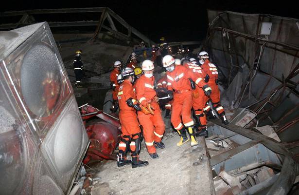 Из-под завалов рухнувшего в Китае отеля вытащили 50 человек - newtvnews.ru - Китай - провинция Фуцзянь