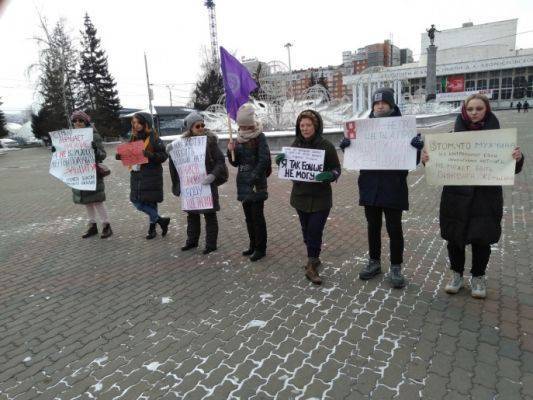 В Красноярске феминистки отметили 8 марта протестной акцией