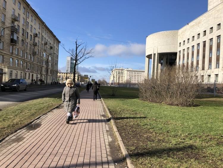 Новая неделя в Петербурге началась с потепления