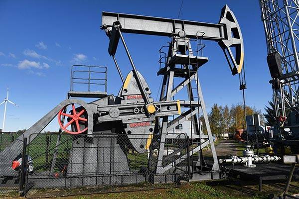 Курс рубля упал из-за резкого падения цен на нефть