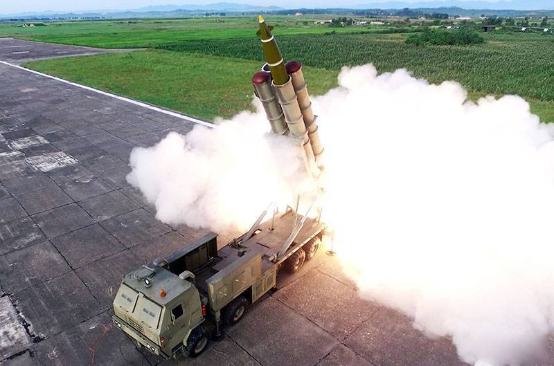 КНДР запустила три ракеты в сторону Японии