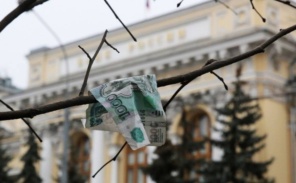 Что нужно сделать в первую очередь, когда обвалится российский рубль?