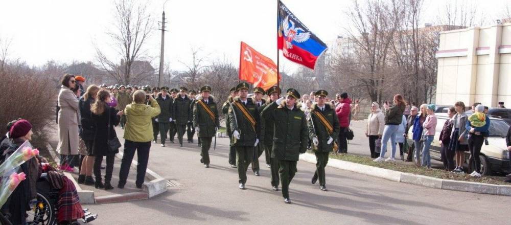 В Донецке провели парад для ветеранов Великой Отечественной войны