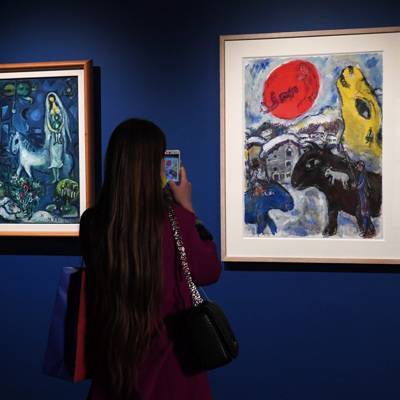 Более ста тысяч. человек посетили выставку "Шагал: между небом и землей"