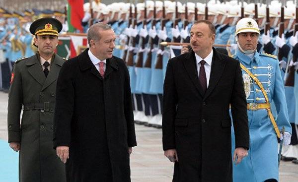 Турция «предупредительно выстрелила» руками Баку в сторону Армении и России