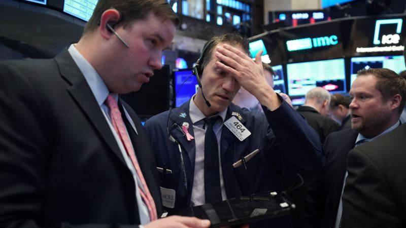 Нью-йоркская фондовая биржа на 15 минут приостановила торги