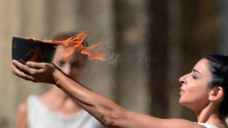 Олимпийский огонь в Греции зажгут без зрителей из-за коронавируса