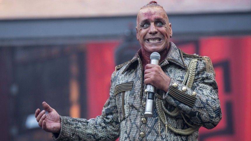 Лидер группы Rammstein покатался на заброшенной карусели в Чернобыле
