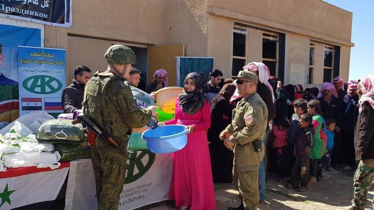Военные из России оказали гуманитарную помощь жителям провинции Эс-Сувейда