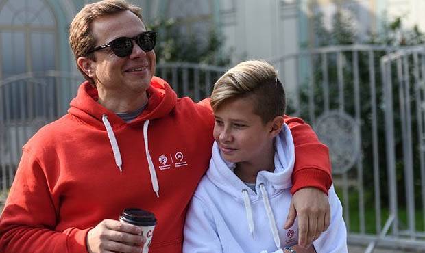 15-летний сын вице-мэра Москвы вместо самоизоляции после поездки в Куршевель принял участие в нелегальных гонках