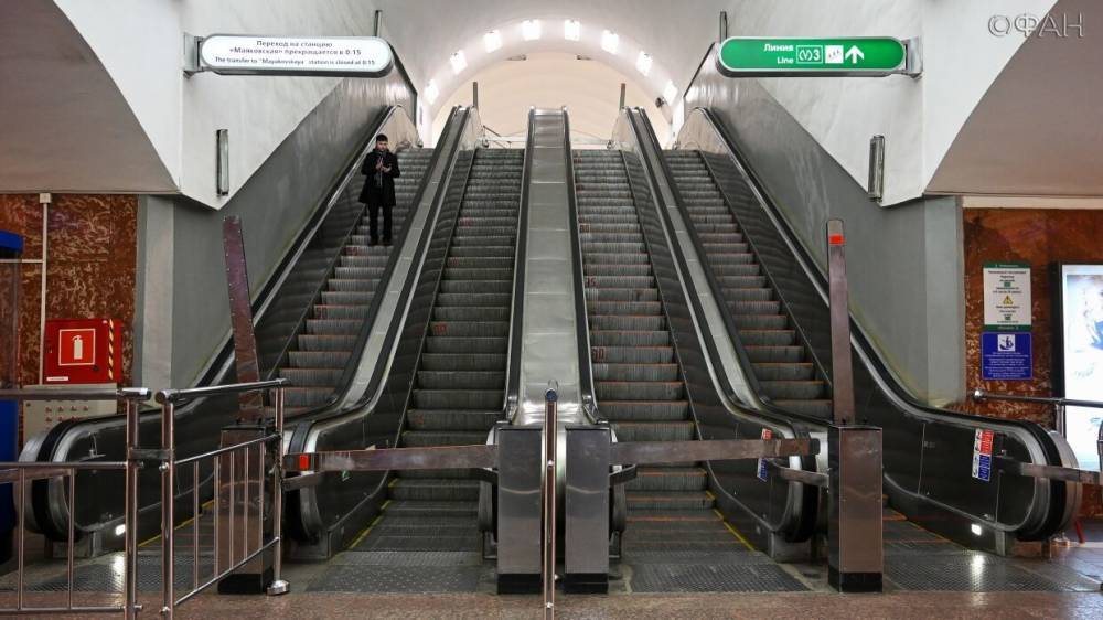 В Петербурге закрыли девять станций метро
