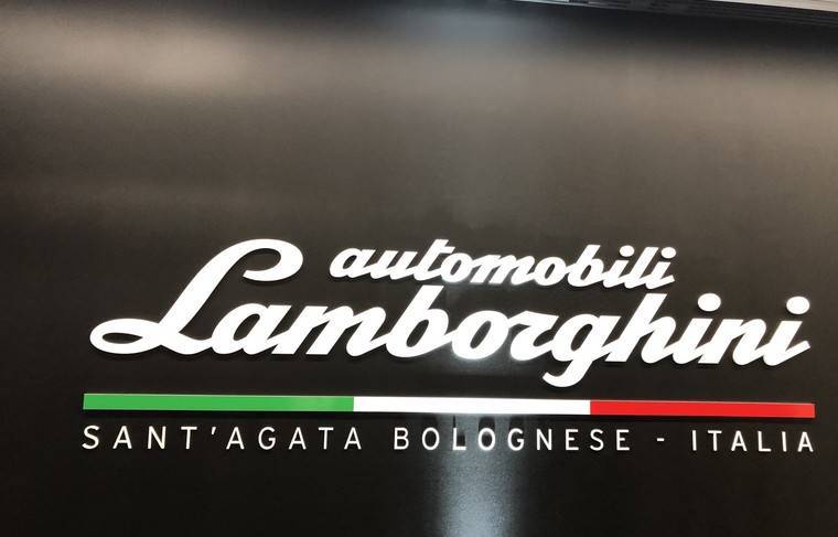 Lamborghini займется производством медицинских масок