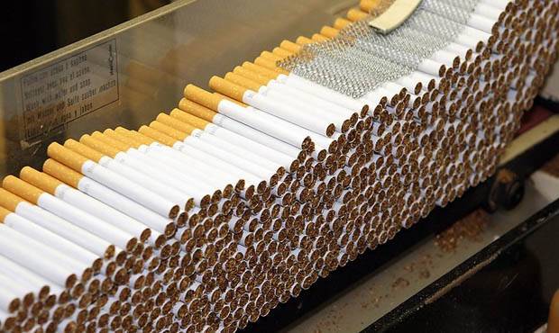 Петербургские табачные заводы приостановили работу. Это может привести к дефициту сигарет