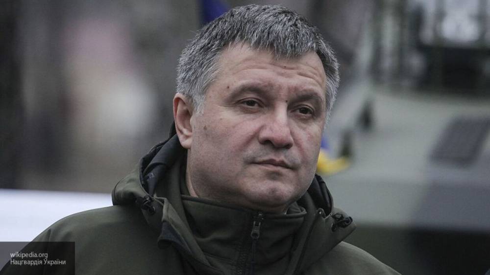 Аваков заявил о возможном продлении карантина на Украине до конца мая