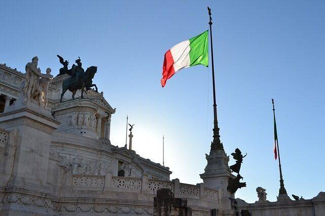 В Италии отказываются от флагов Евросоюза