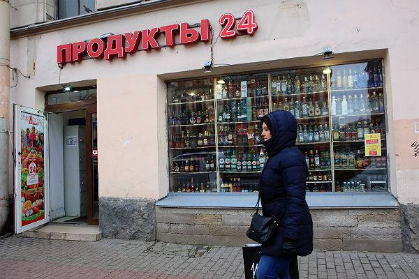 Россияне стали больше пить и меньше путешествовать