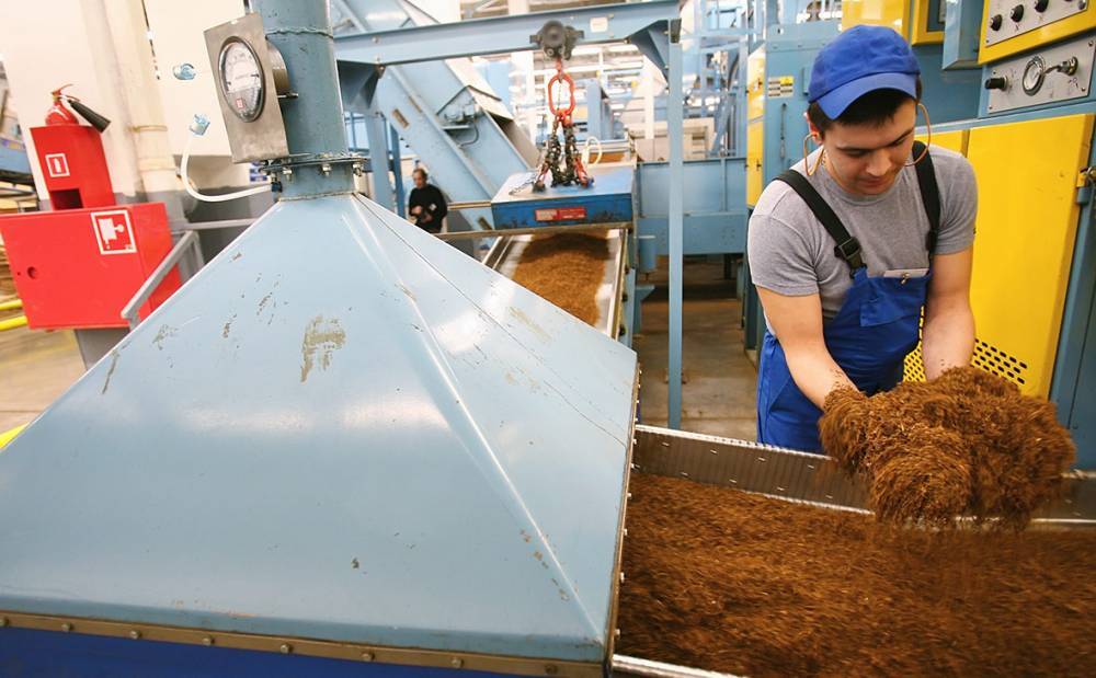 В Петербурге приостановили работу табачные заводы. Это может привести к дефициту сигарет